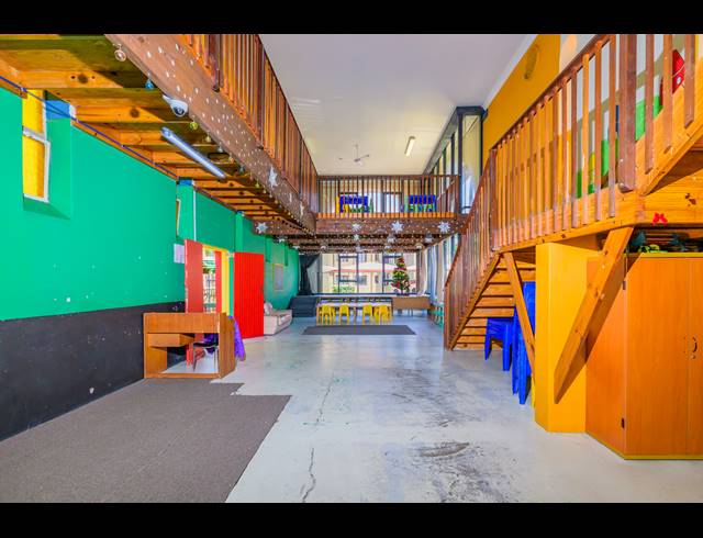 266M² BUSINESS FOR SALE IN MONTCLAIR
